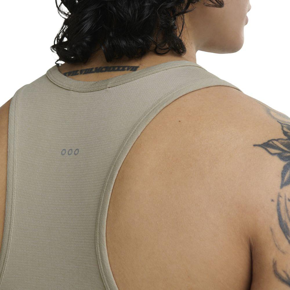 SAM800382-LAU